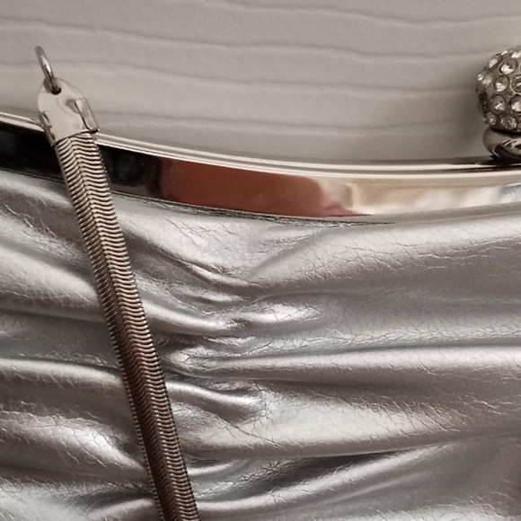 Silver clutch purse - Picture 2 of 3